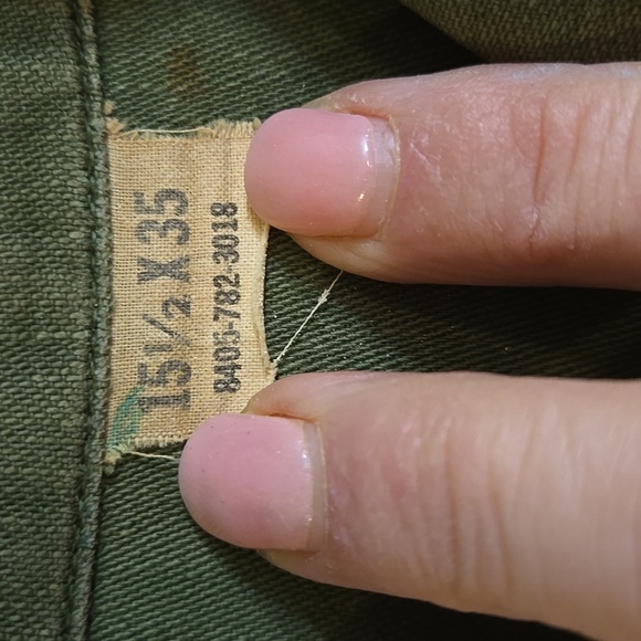 Olive Green Military Field Jacket with Long Sleeves and Collared Design - Picture 4 of 8